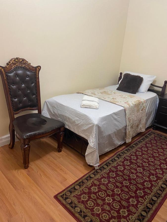 A Beautiful Room In Queens New York Buitenkant foto